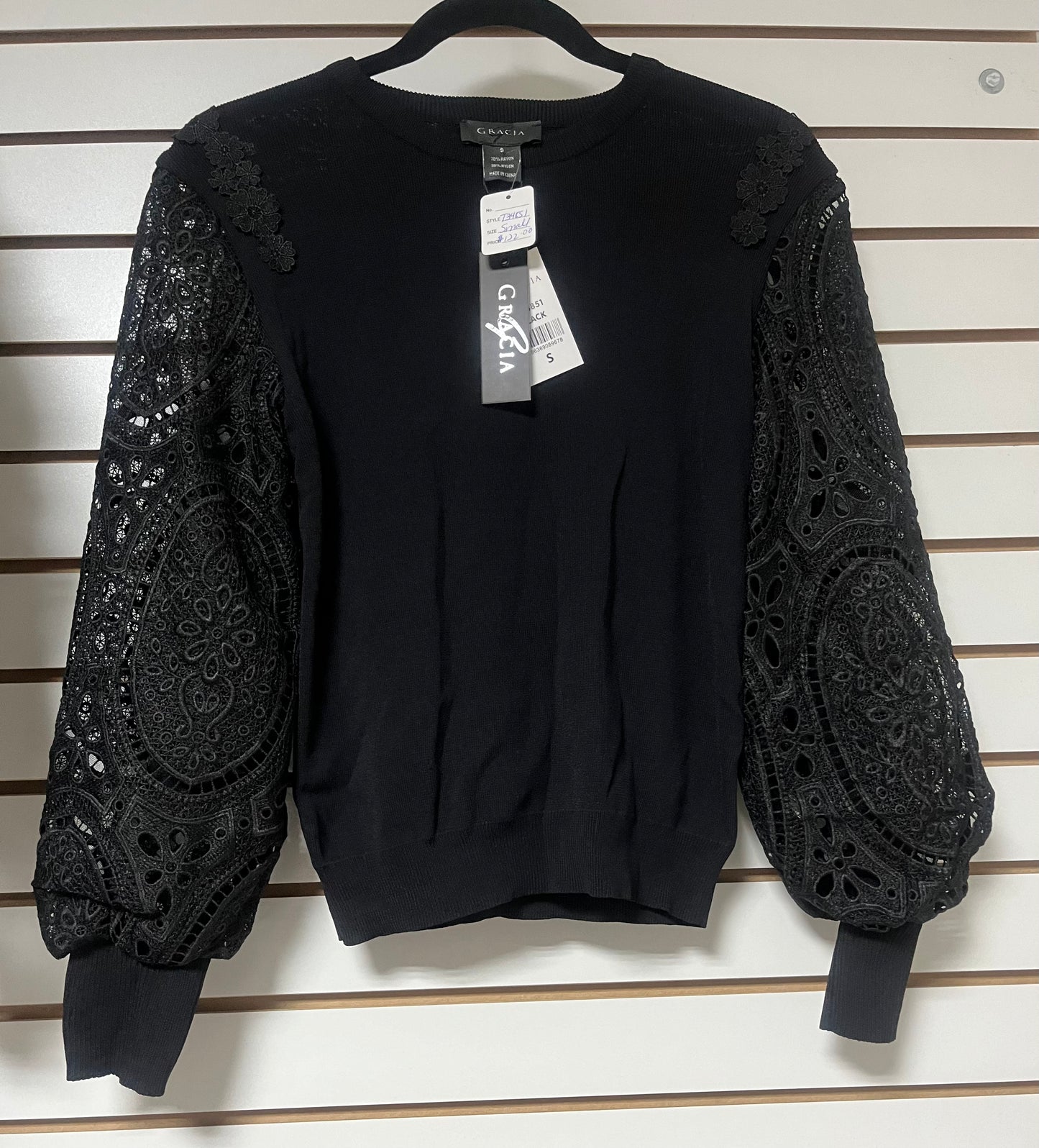 Emroidery Punched long sleeves comfort knittd top